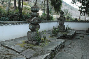 稲田墓所の五輪塔の写真