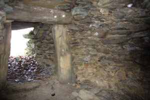三島古墳群1号墳の石室内部の写真