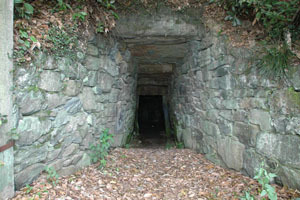 段の塚穴型石室1
