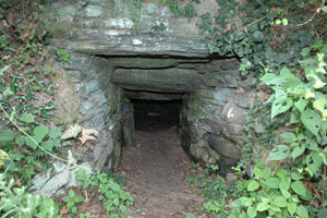 段の塚穴型石室2
