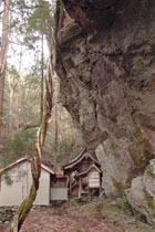 石尾神社 巨岩露頭