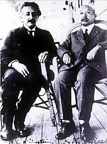 アインシュタインと三宅医博の写真