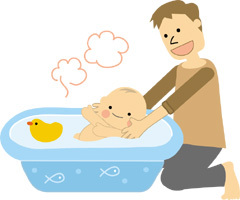 赤ちゃんを沐浴させるお父さんの画像